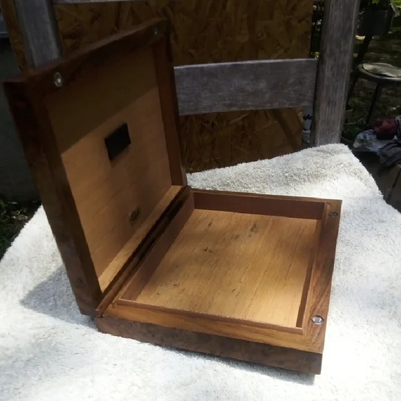 Elegant Brown Wooden Box - Picture 4 of 7